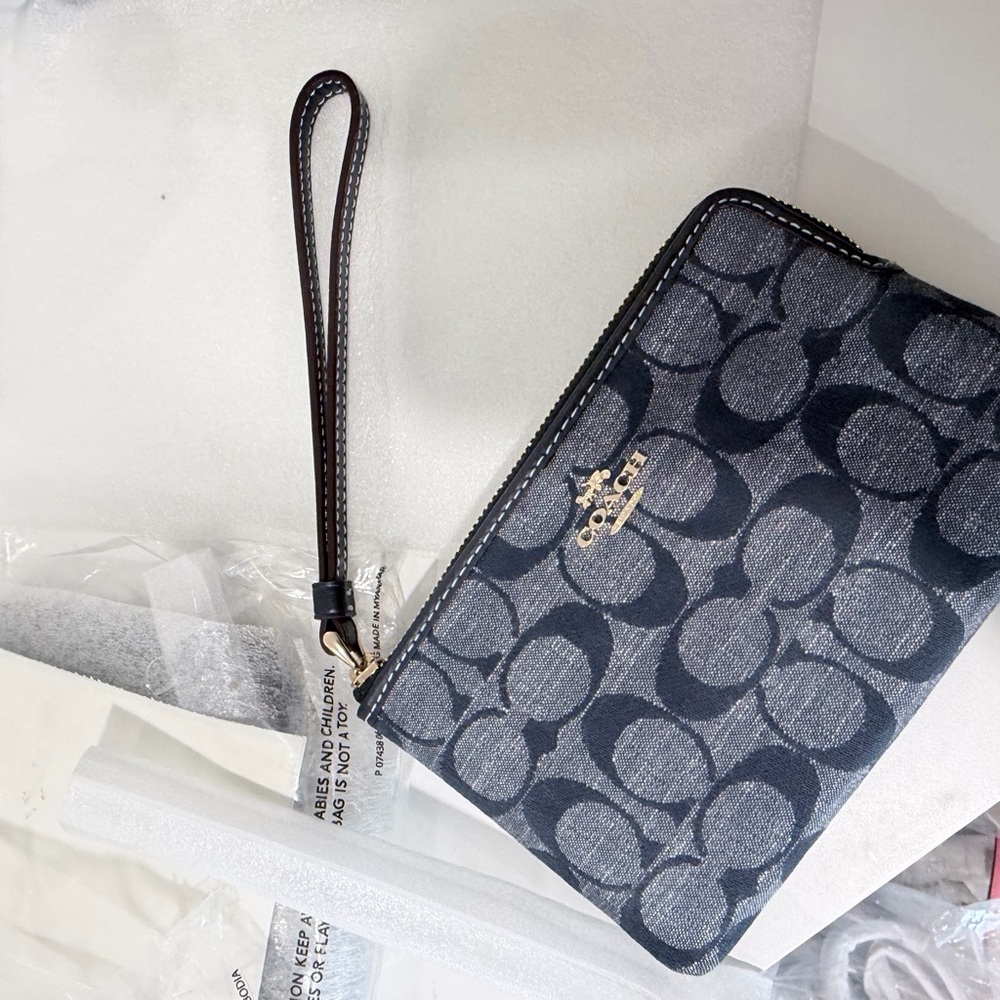 New Coach Corner Zip Wristlet In Signature Denim